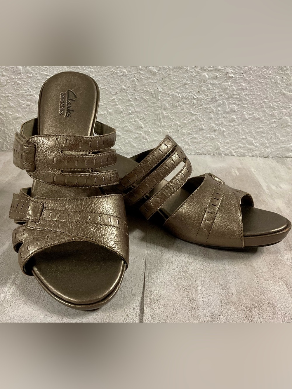 Clarks Metallic Bronze Strappy Slide Sandals with Adjustable Straps Size 9M